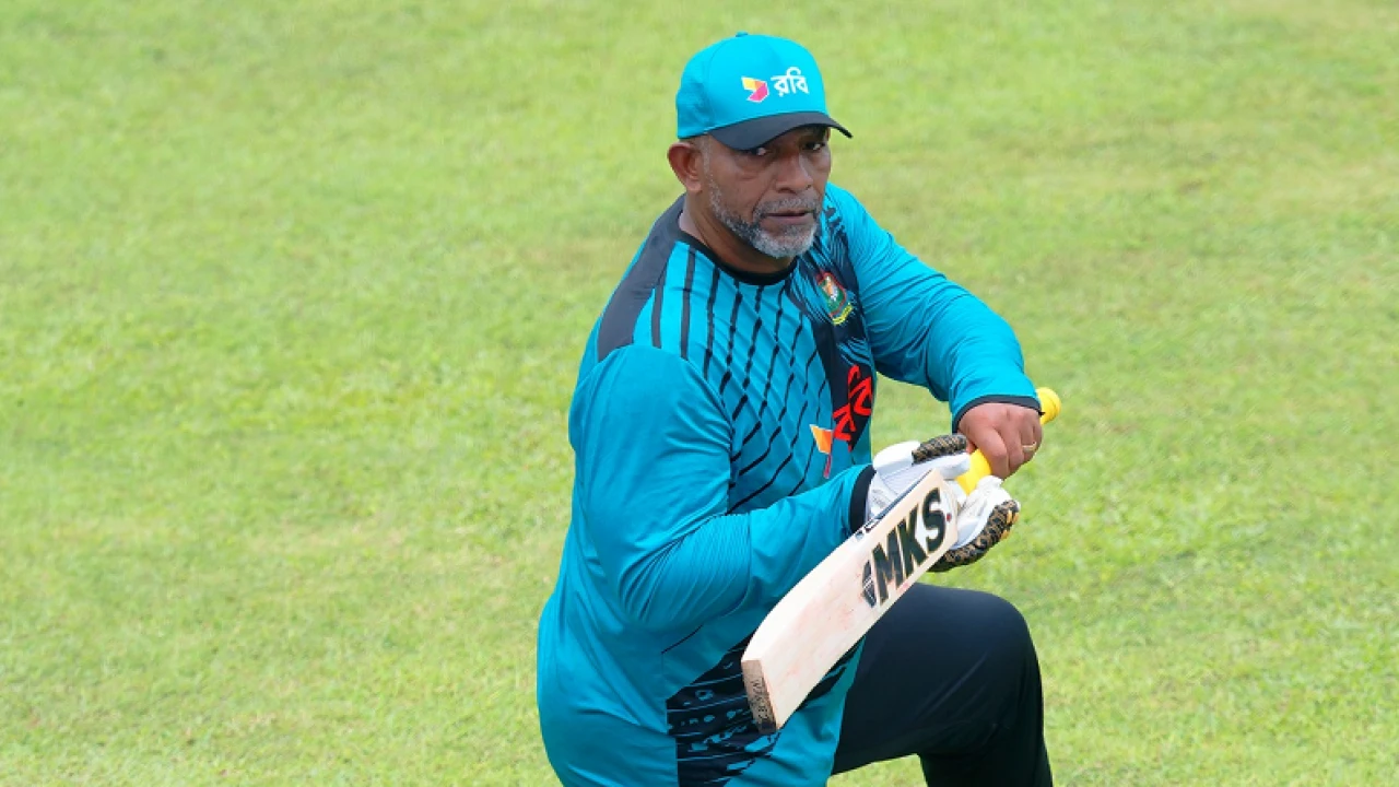 মিরাজ-শান্তদের শ্রীলংকায় রেখে যুক্তরাজ্য যাচ্ছেন বাংলাদেশ কোচ