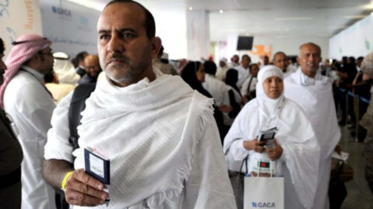 হজ শেষে দেশে ফিরেছেন ৬৫ হাজার ৫৭৩ হাজি