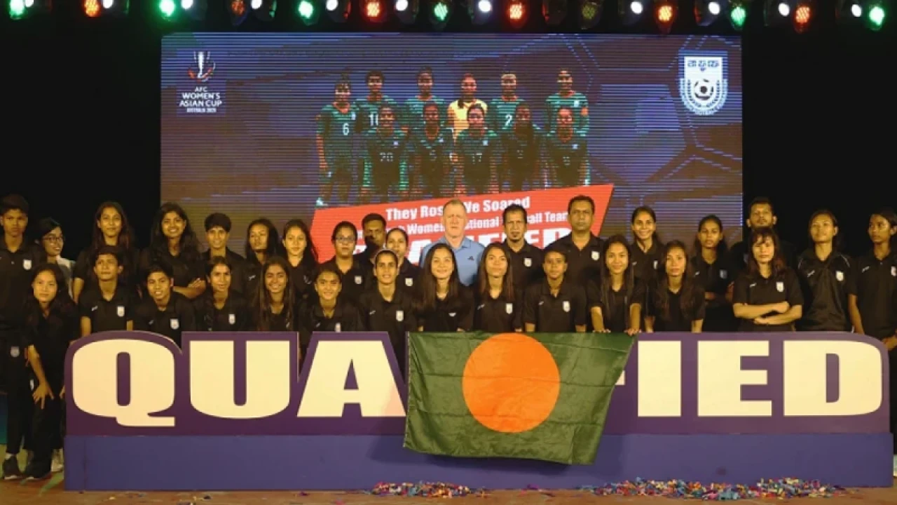 নারী ফুটবল দলকে ৫০ লাখ টাকা পুরস্কার ঘোষণা