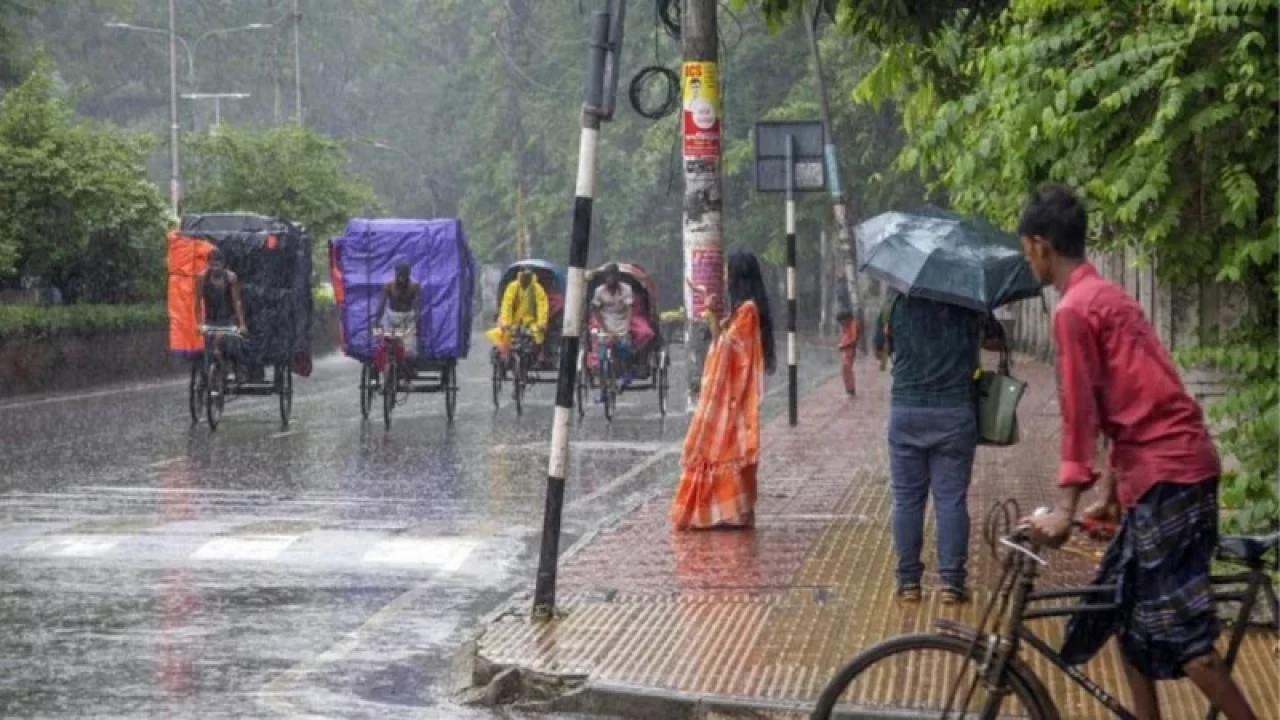 ঢাকার বাতাস আজ সহনীয়, দূষণের শীর্ষে কিনশাসা