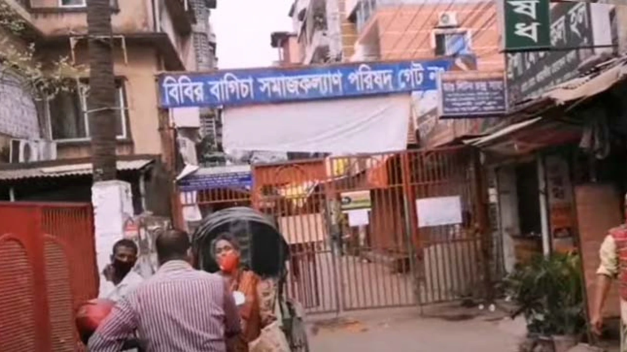 বাড়ির মালিককে হত্যা, স্ত্রীকে কুপিয়ে আহত