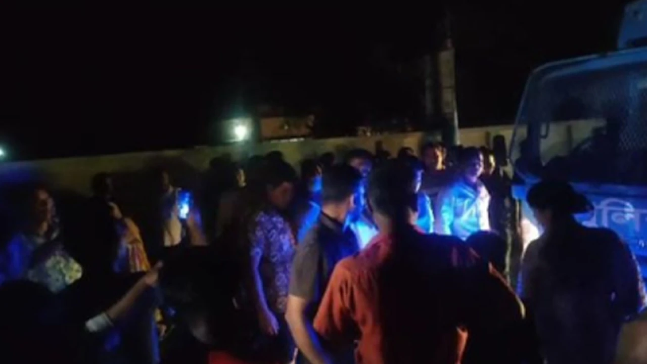 গ্রেপ্তারকৃত আওয়ামী লীগ নেতাদের ছিনিয়ে নিতে থানা ঘেরাও