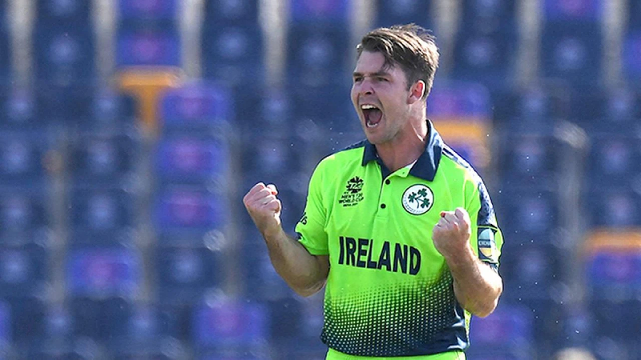 ৫ বলে ৫ উইকেট নিয়ে ইতিহাস গড়লেন ক্যাম্ফার