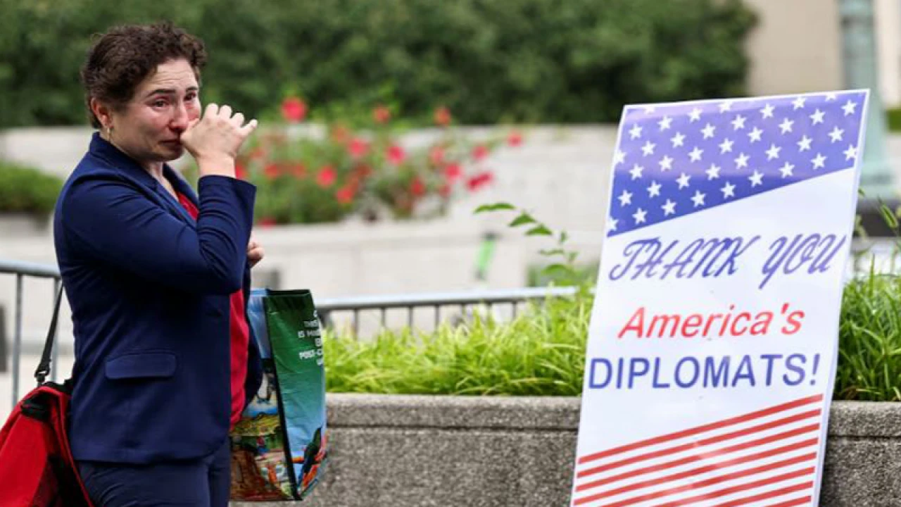 পররাষ্ট্র দপ্তরের ১৩৫০ কর্মকর্তাকে বরখাস্ত করল ট্রাম্প প্রশাসন