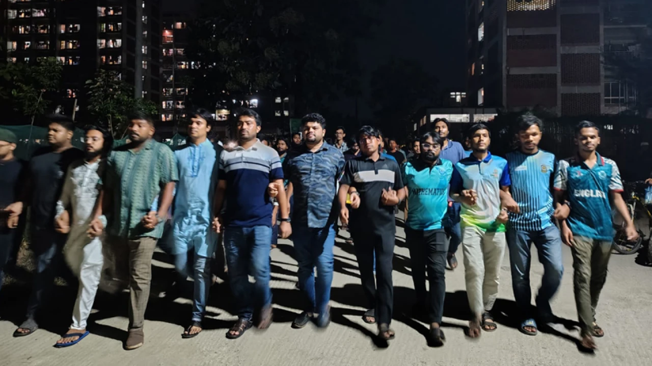 যুবদল নেতা কর্তৃক ব্যবসায়ীকে হত্যার প্রতিবাদে জাবিতে বিক্ষোভ মিছিল