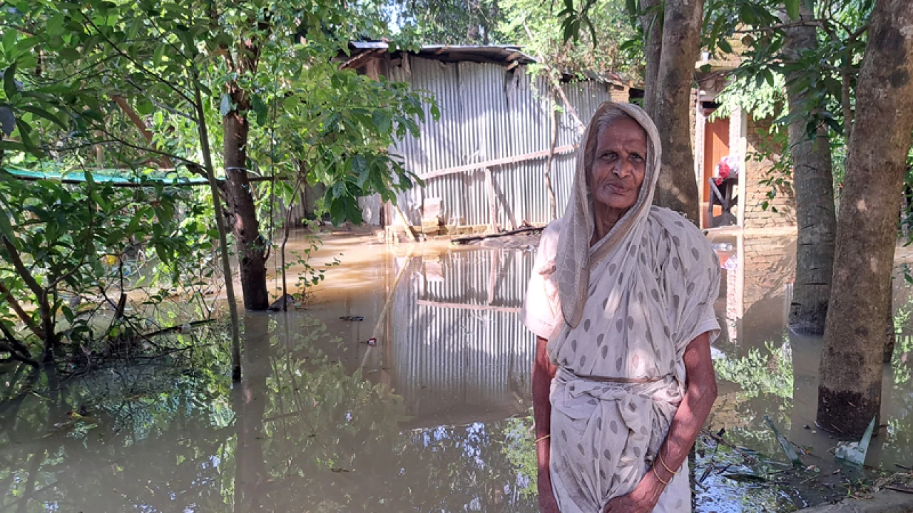 ফেনীতে বন্যার পানি নামছে, বাড়ছে ভোগান্তি 