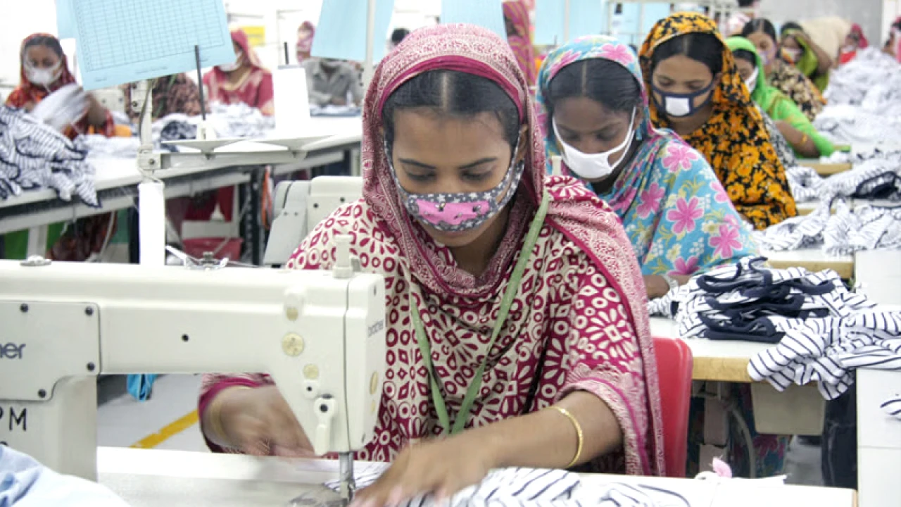 শুল্কের চাপে পোশাক খাত, উদ্বিগ্ন ব্যবসায়ীরা