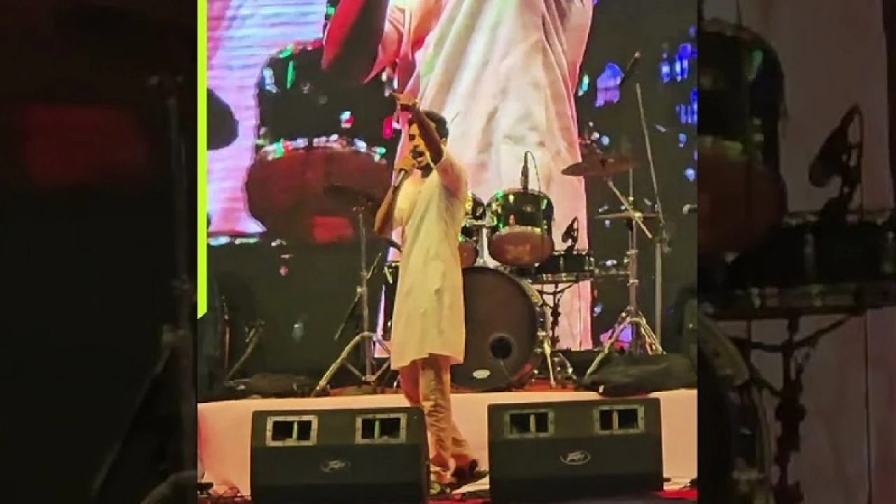 রাজু ভাস্কর্যে আসিফ মাহমুদের ‘রাজাকার রাজাকার’ স্লোগান 