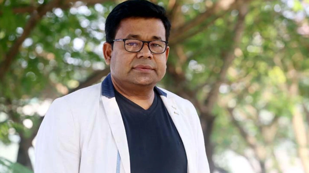 আলোচনায় মনির খান, এক মুখে দুই কথা (ভিডিও)