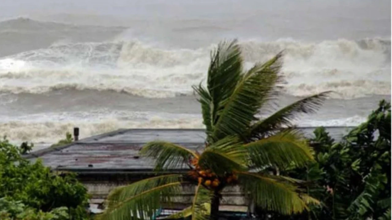 ভারী বৃষ্টির আশঙ্কা, সমুদ্র বন্দরে সতর্ক সংকেত
