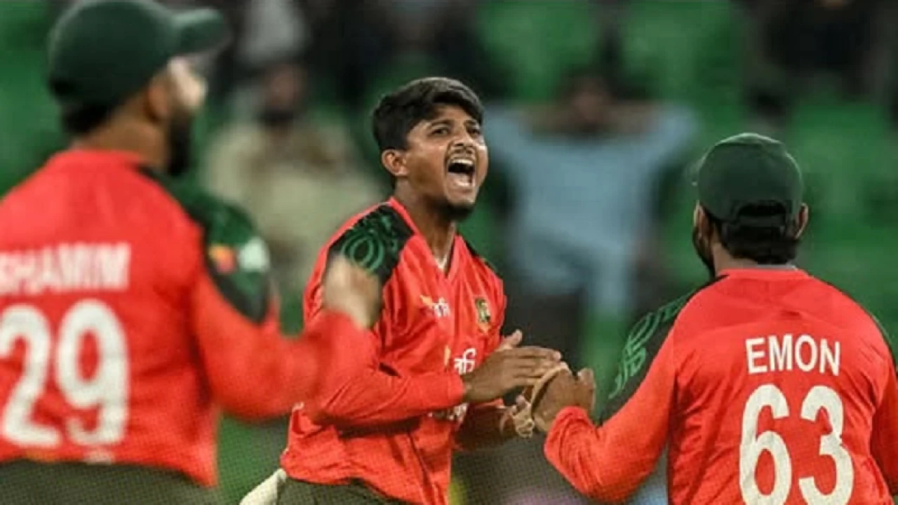 মিরাজের বদলি মেহেদির আগুনে বোলিং, ১৩২ রানে থামল শ্রীলংকা