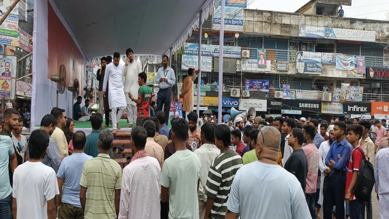 ফরিদপুরে এনসিপির কর্মসূচি ঘিরে সতর্ক আইনশৃঙ্খলা বাহিনী 