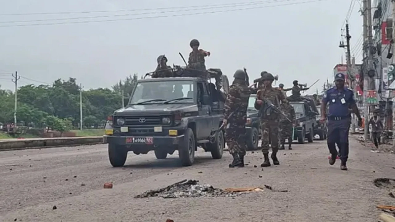 গোপালগঞ্জে যৌথবাহিনীর অভিযানে আটক ১৪