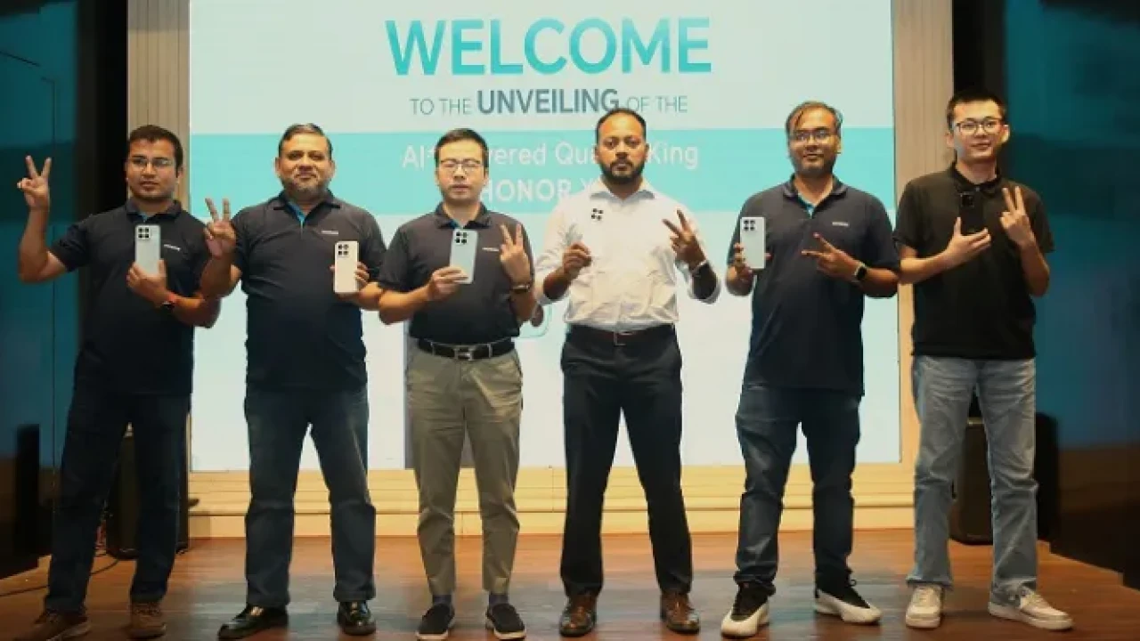 এআই প্রযুক্তিনির্ভর এক্স৬সি স্মার্টফোন উন্মোচন করল অনার বাংলাদেশ