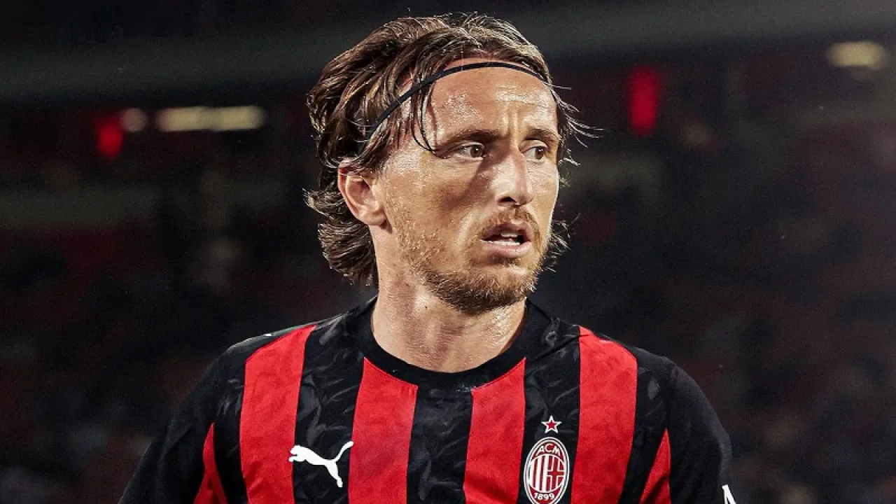 এসি মিলানে যোগ দিয়ে যে বার্তা দিলেন মদ্রিচ