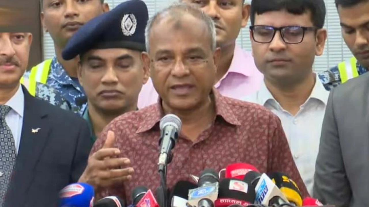 প্রয়োজনে গোপালগঞ্জে মরদেহ তুলে ময়নাতদন্ত করা হবে: স্বরাষ্ট্র উপদেষ্টা