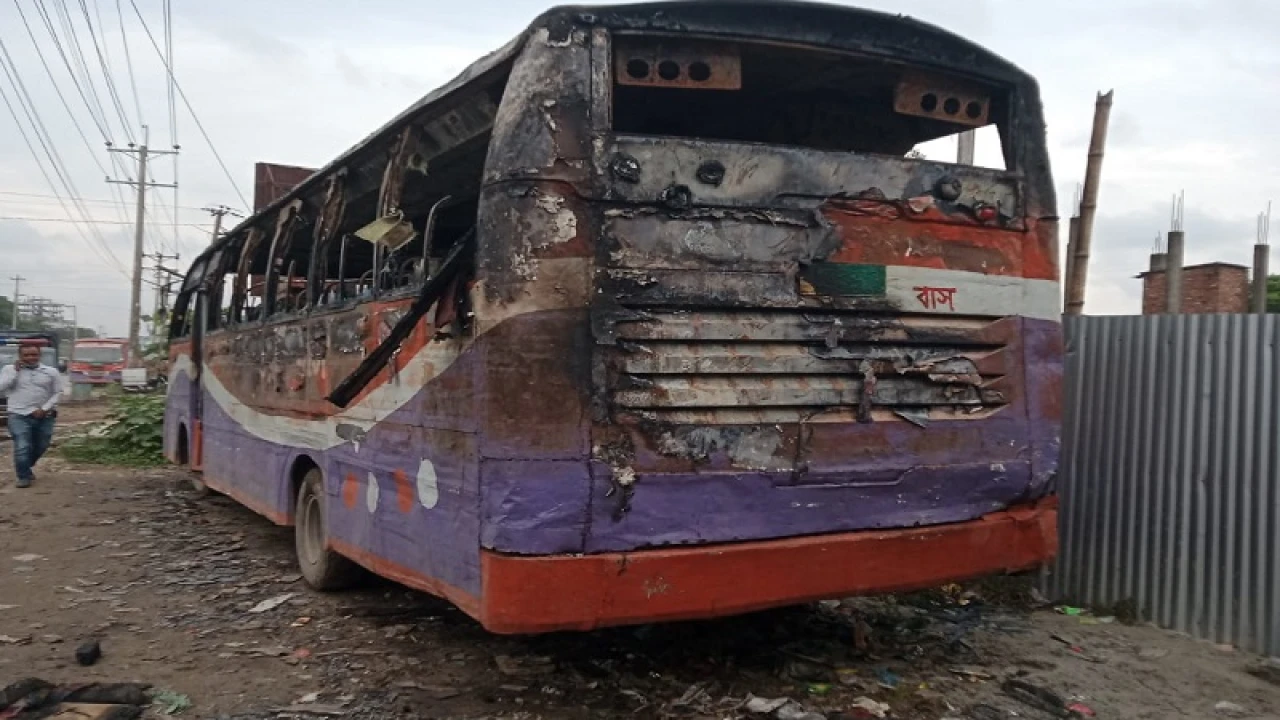 কেরানীগঞ্জে পার্কিংয়ে রাখা বাসে আগুন