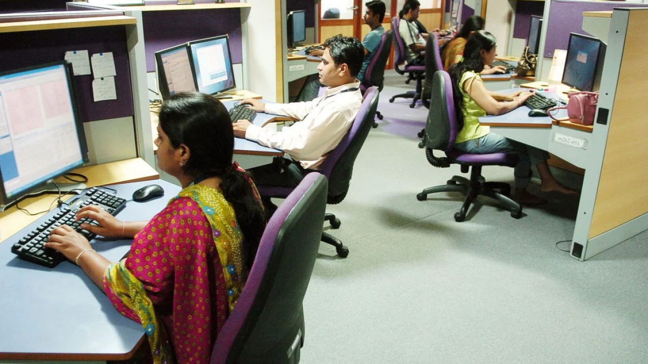 বিনা অভিজ্ঞতায় ব্যাংকে চাকরি