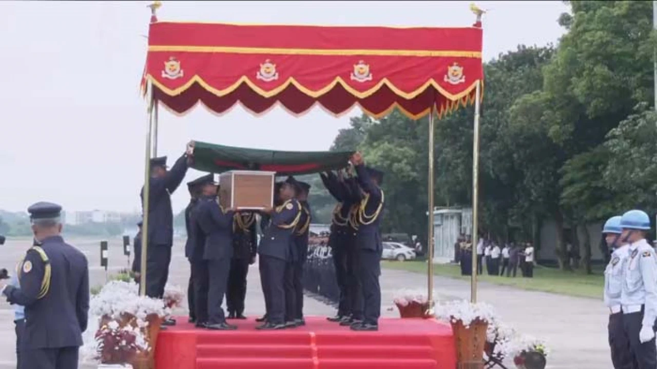 নিহত পাইলট তৌকিরের ফিউনারেল প্যারেড ও জানাজা অনুষ্ঠিত