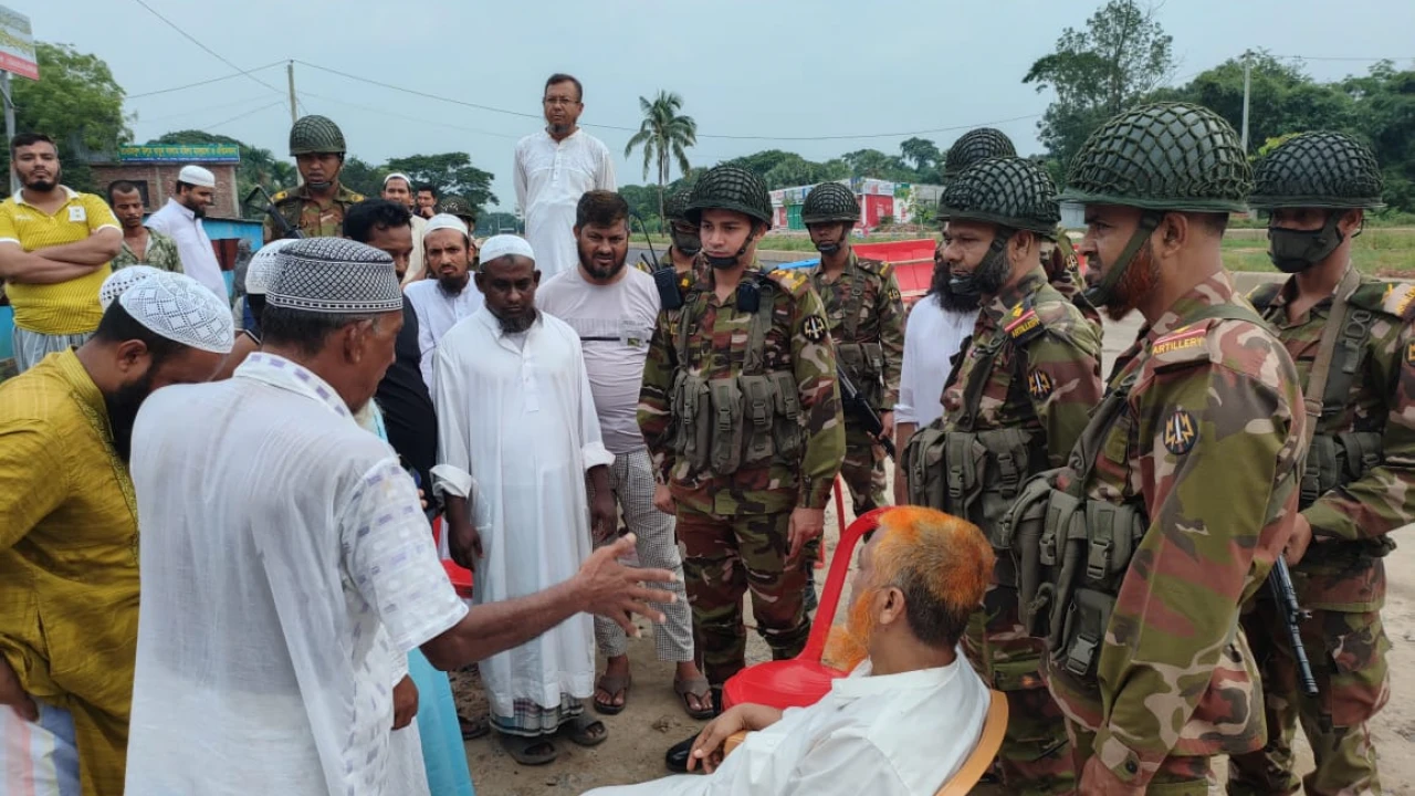 মসজিদে সামনের কাতারে জায়গা না পাওয়ায় পিস্তল নিয়ে হামলা 