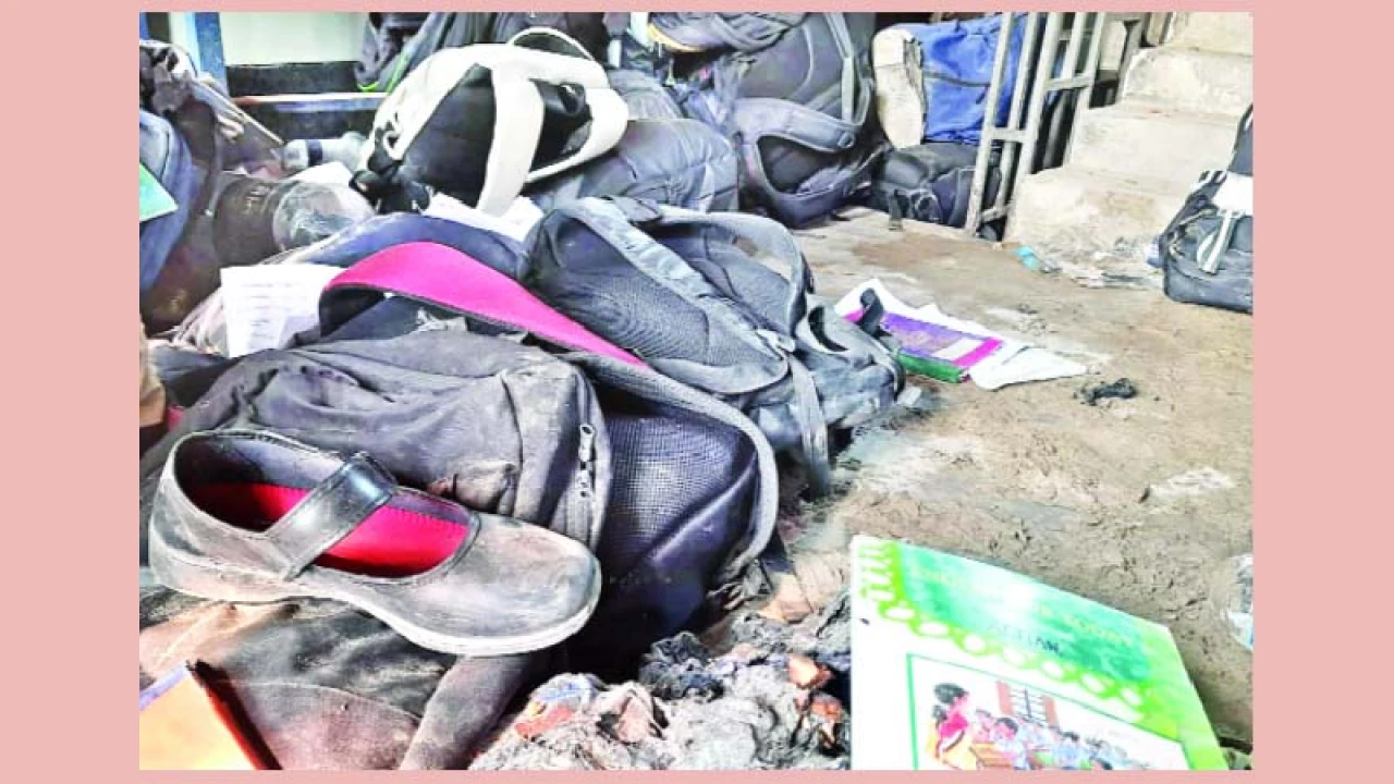 ইতস্তত পড়ে থাকা জুতো ব্যাগ খাতায় না বলা কত গল্প