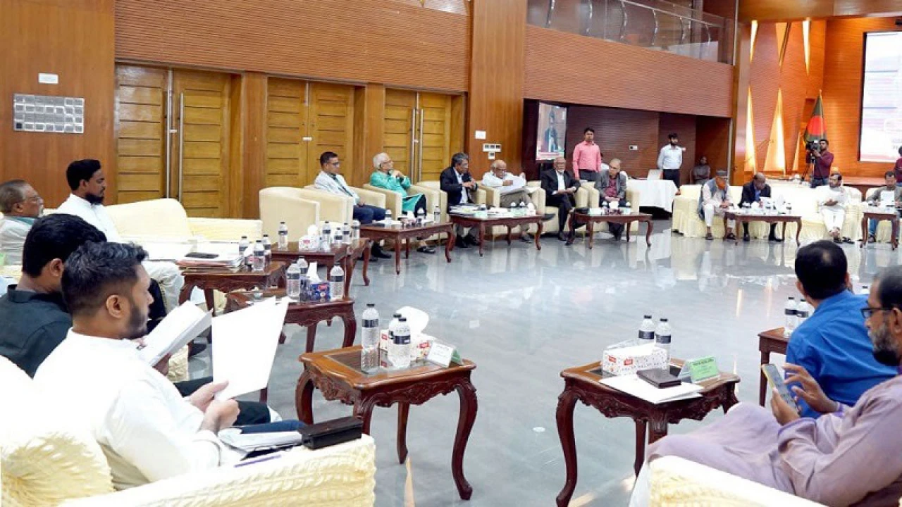 ১০ মিনিটের জন্য যে কারণে ওয়াকআউট করল তিন দল 