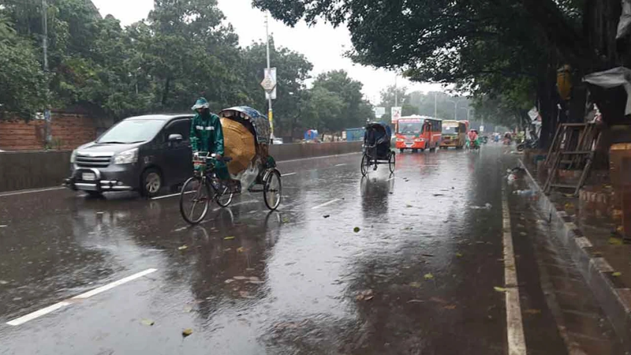 ঢাকায় মুষলধারে বৃষ্টি, হয়েছে বজ্রপাত