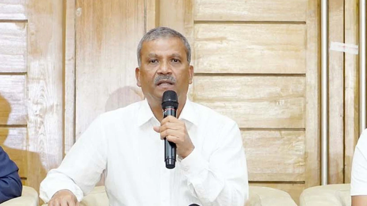 অবরুদ্ধ হওয়ার ঘটনাকে বড় করে দেখছেন না আসিফ নজরুল