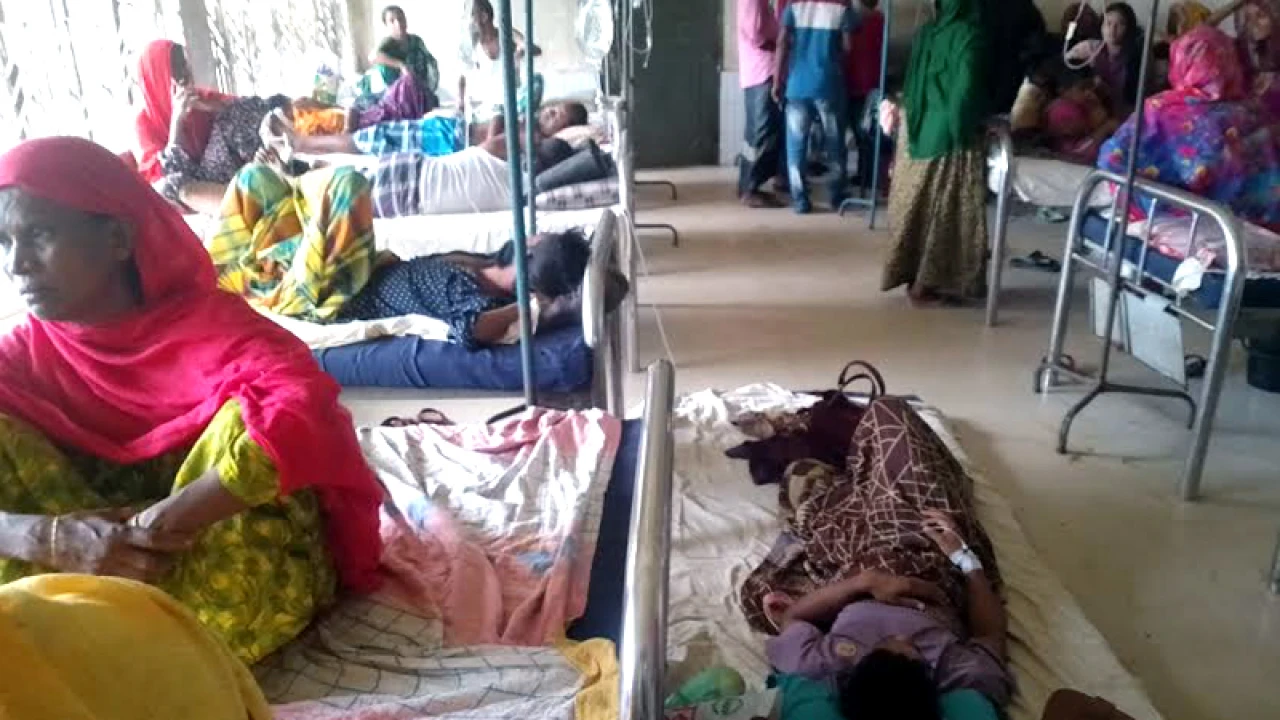 হাসপাতালে ভর্তি রোগীদের জন্য পানি আনতে হচ্ছে বাহির থেকে