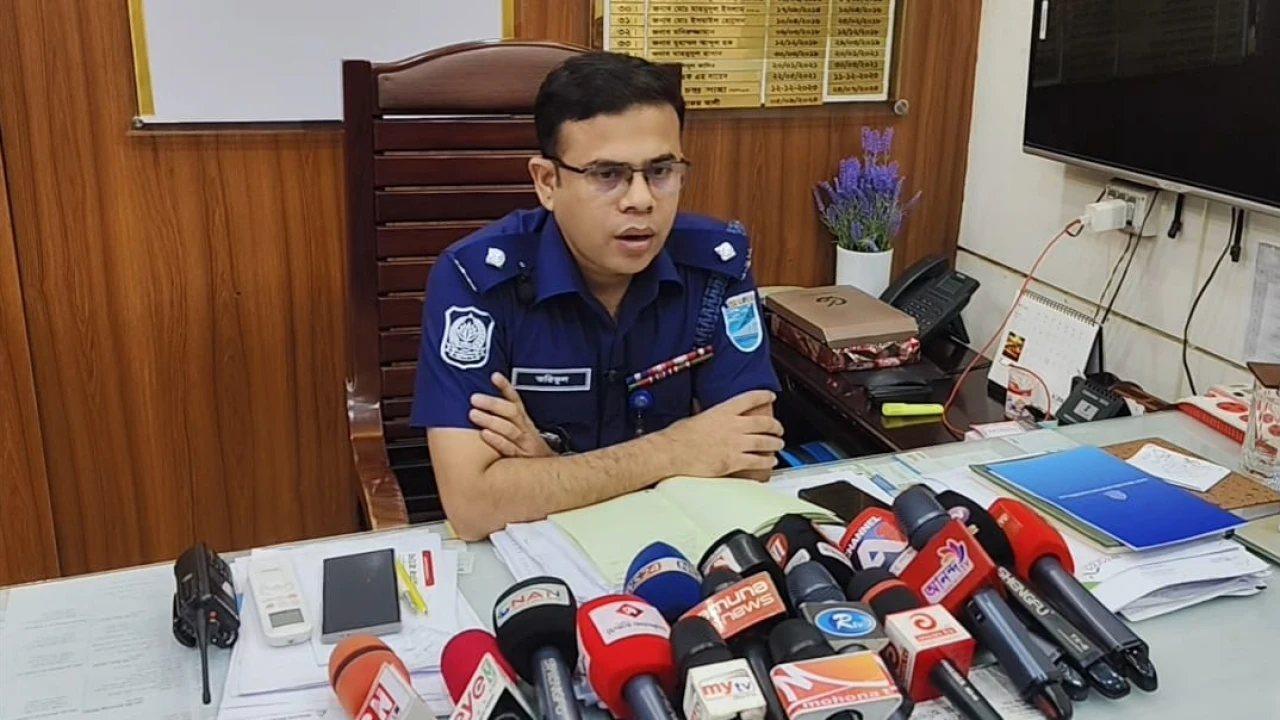 আইফোনের জন্য বাবা-মার কাছে কলেজছাত্রীর ‘ধর্ষণের নাটক’