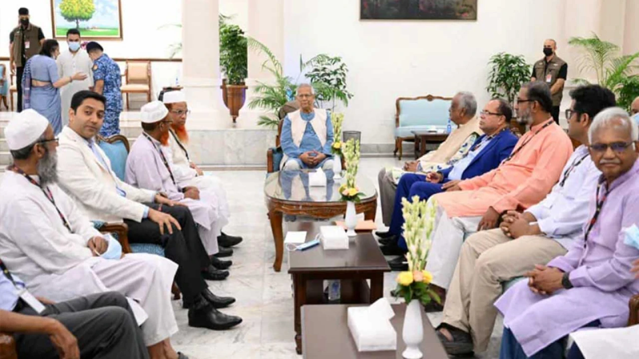 প্রধান উপদেষ্টার সঙ্গে বৈঠক করছেন ১৪ নেতা 