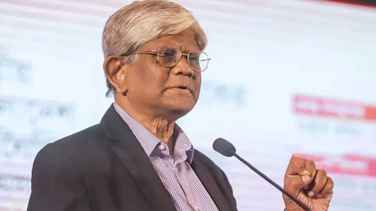 মাথায় হাত বুলিয়ে, ধমক দিয়ে কাজ করাতে হচ্ছে: অর্থ উপদেষ্টা