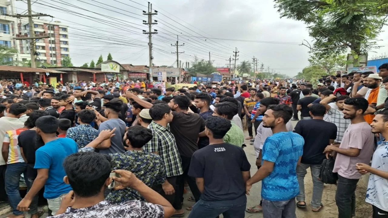 ঢাকা-ময়মনসিংহ মহাসড়ক অবরোধ, সাউন্ড গ্রেনেড নিক্ষেপ