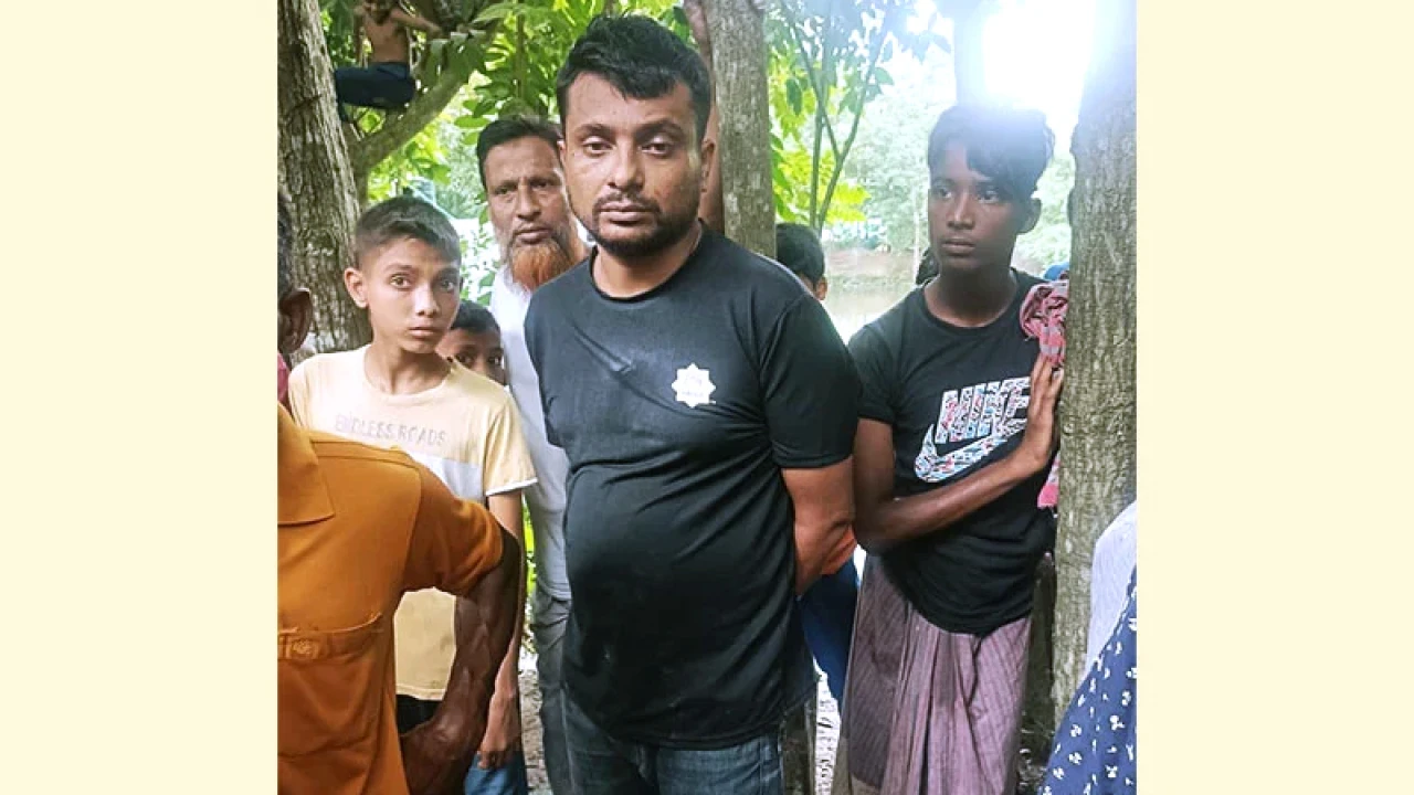 নামাজে যাওয়ার পথে বাবাকে হত্যা!