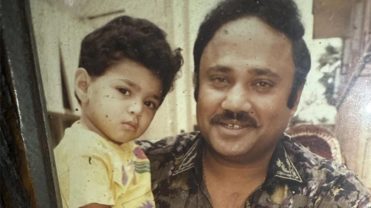 বাবার কবরে ভাইকে রেখে কী লিখলেন জসীমের দুই ছেলে