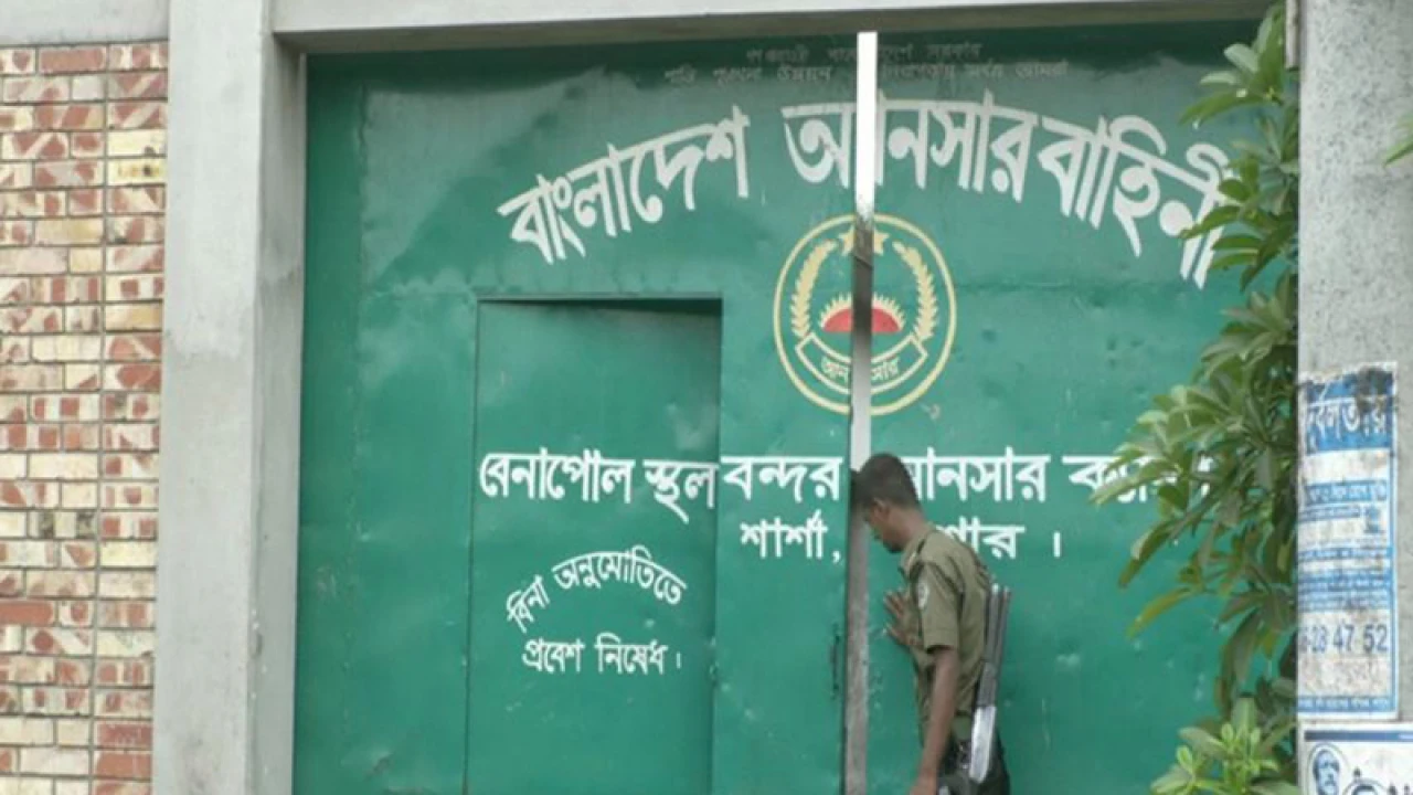 বেনাপোল বন্দরে চাঁদা আদায়ের অভিযোগ, ৪০ আনসার সদস্যকে বদলি