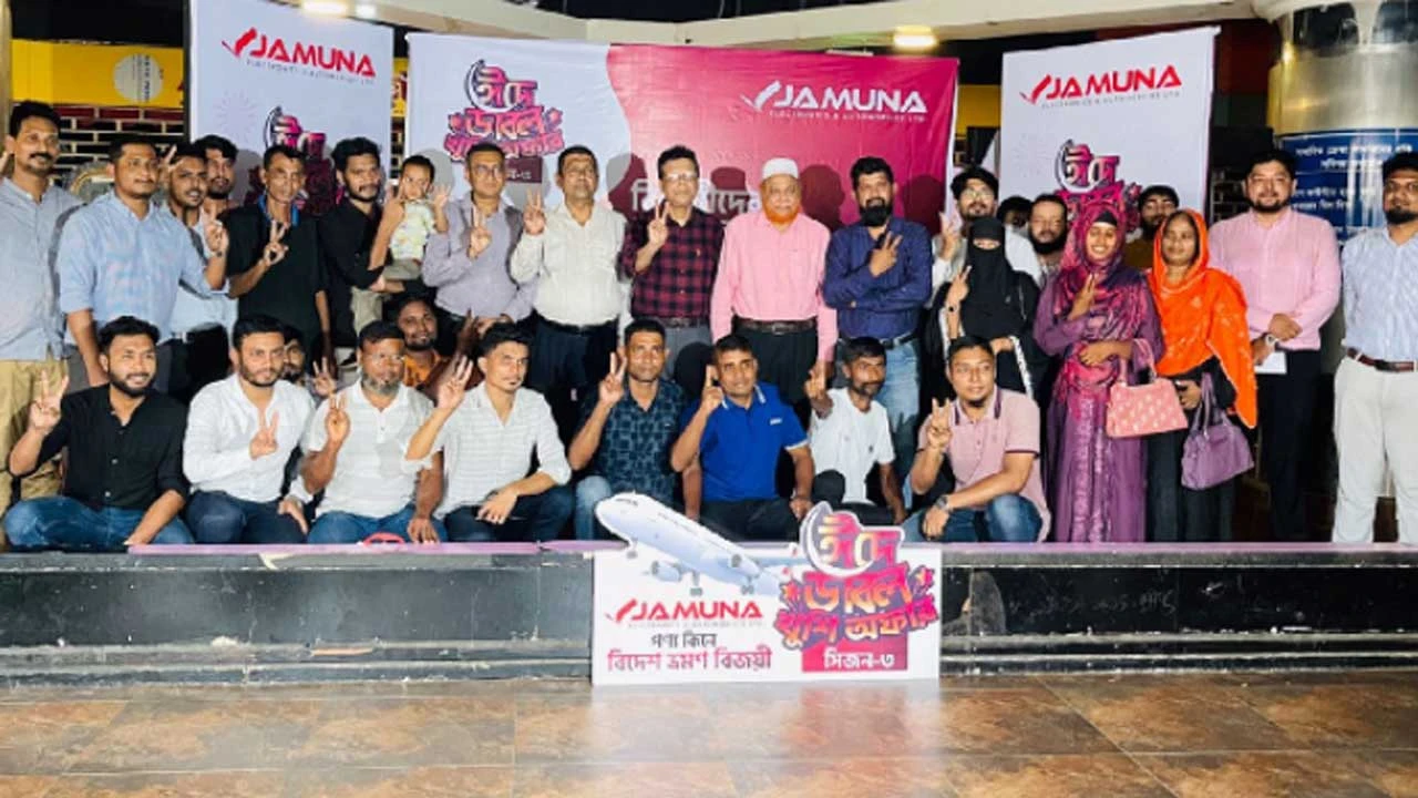 যমুনা ইলেকট্রনিক্সের ‘ঈদ ডাবল খুশি অফার’ বিজয়ীদের মধ্যে কুপন হস্তান্তর