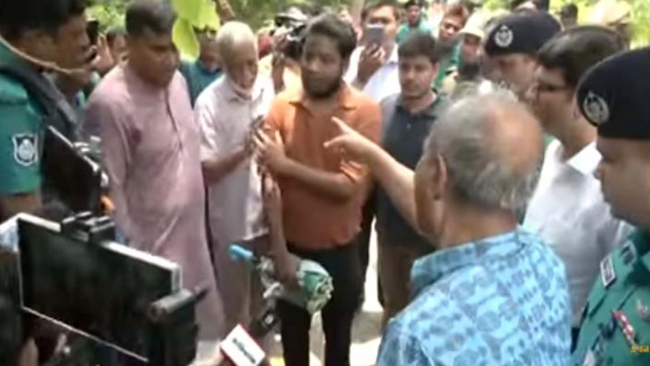 শহীদদের কবরে ২ নম্বর ইট, রেগে গেলেন স্বরাষ্ট্র উপদেষ্টা