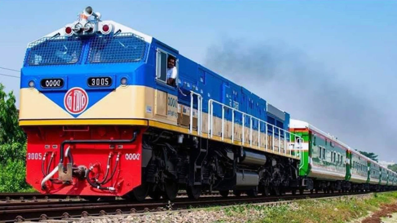 ছাত্র-জনতাকে ঢাকায় আনতে ৮ জোড়া বিশেষ ট্রেন