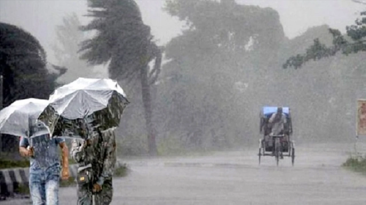 দুপুরের মধ্যে ৬০ কিলোমিটার বেগে ঝড়ো হাওয়াসহ বৃষ্টির আভাস