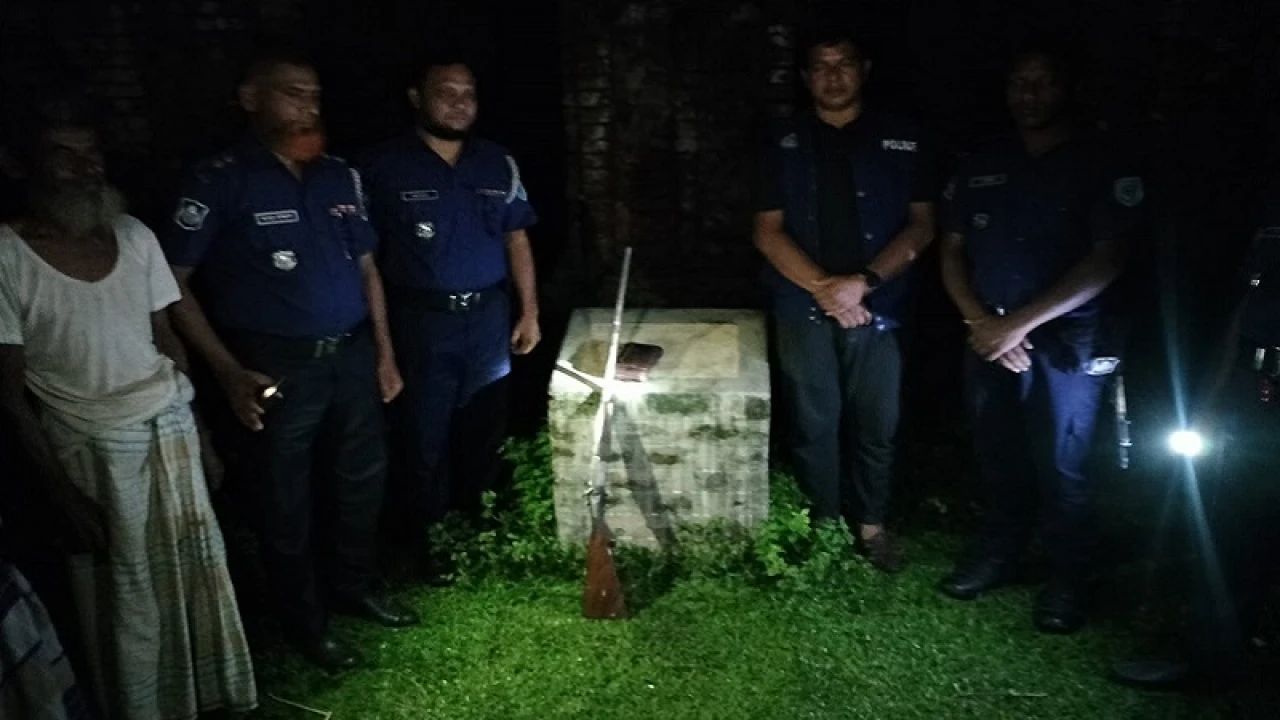 পীরগাছায় জমিদার বাড়ির কাচারিঘরে মিলল অস্ত্রসহ গুলি