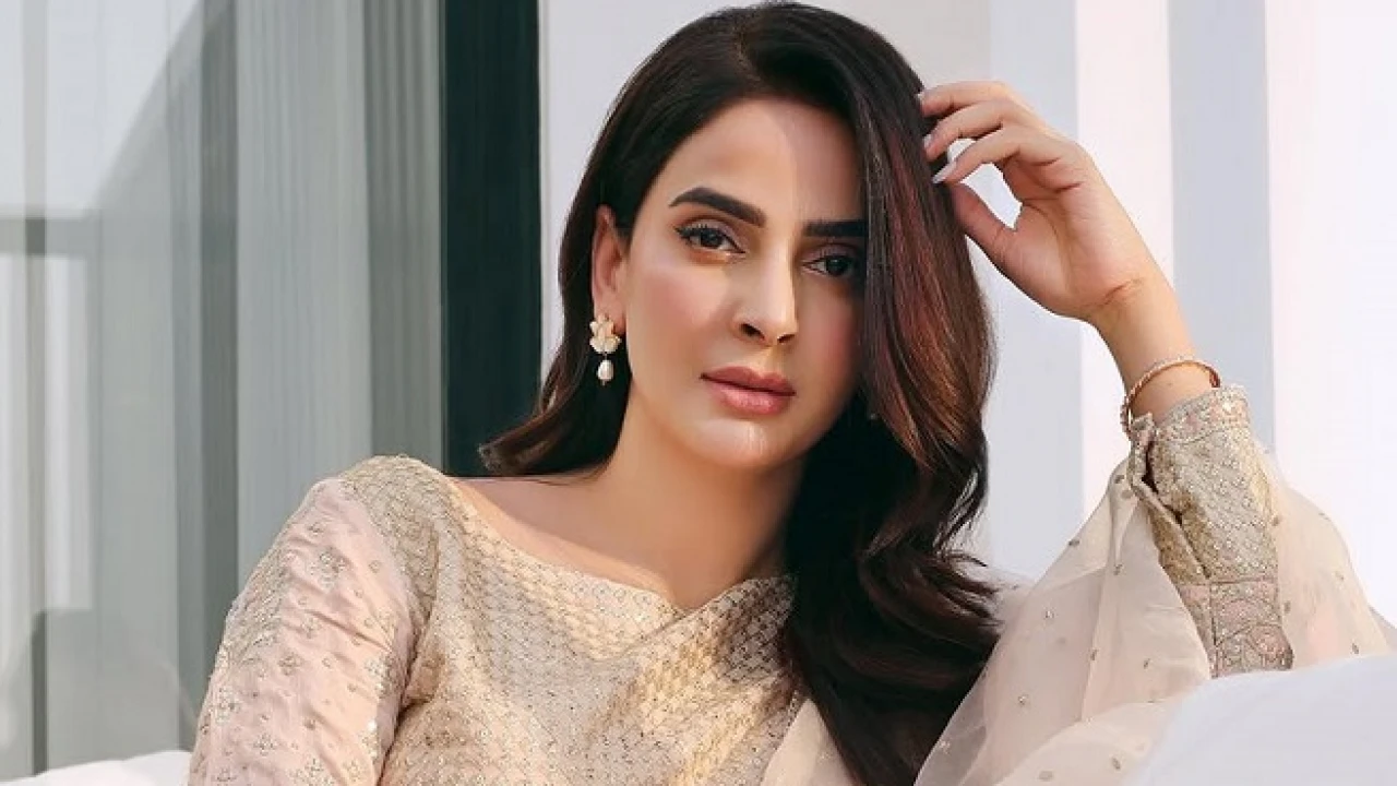 বুকে ব্যথা নিয়ে হাসপাতালে পাকিস্তানি অভিনেত্রী