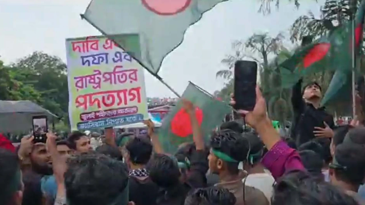 মানিক মিয়া অ্যাভিনিউয়ে মানুষের ঢল, নিরাপত্তা জোরদার