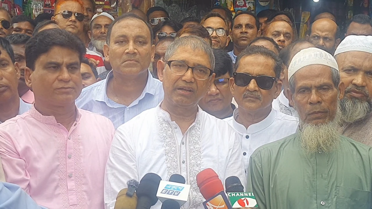 নির্বাচন পেছালে দুই-একটা দল লাভবান হবে, ক্ষতিগ্রস্ত হবে দেশ: আযম খান