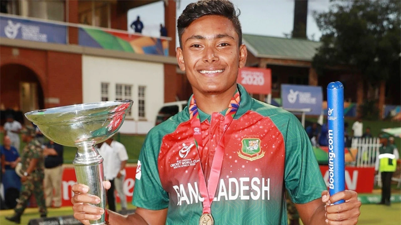 চার বছরের আক্ষেপ ঘুচিয়ে মাঠে ফিরছেন বিশ্বকাপজয়ী অভিষেক