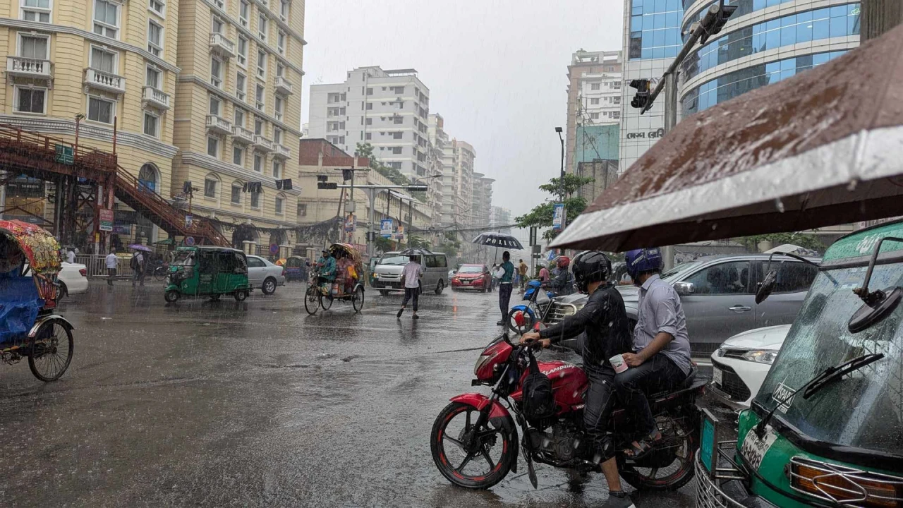 ঢাকায় বৃষ্টির আভাস, তাপমাত্রা থাকবে অপরিবর্তিত