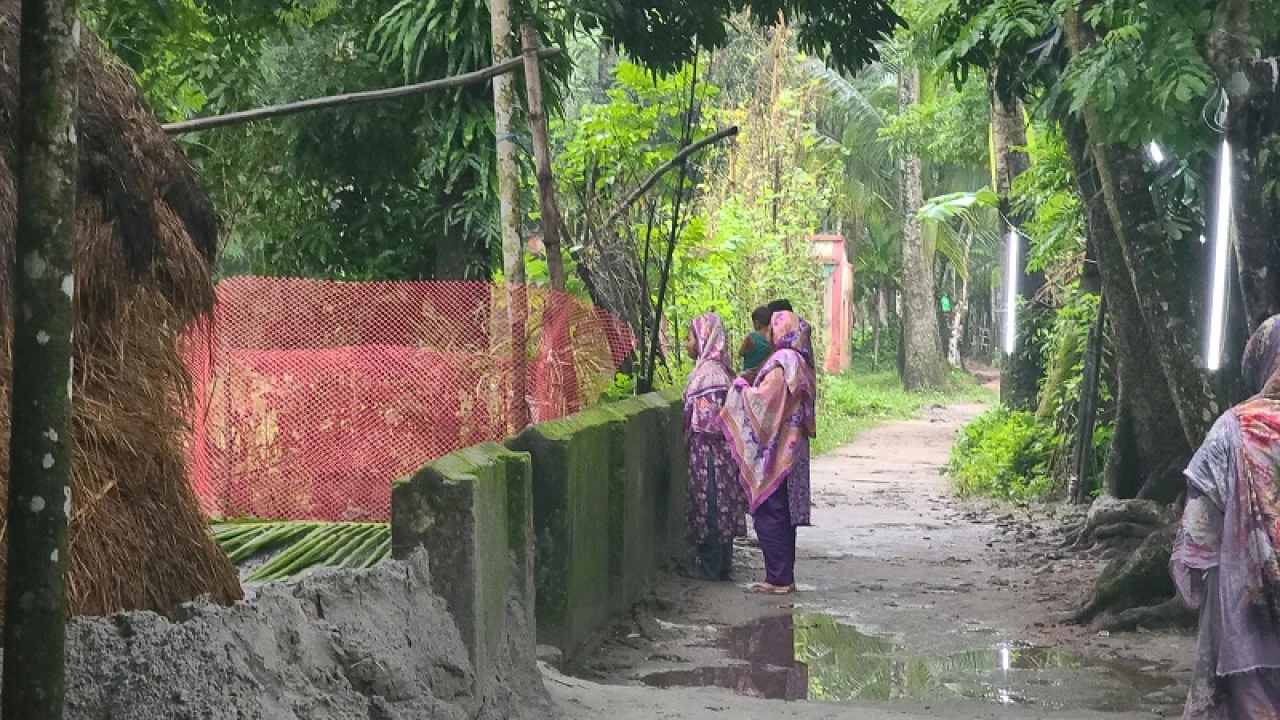 থামছে না স্বজনদের আহাজারি, চালককে গ্রেপ্তারের দাবি