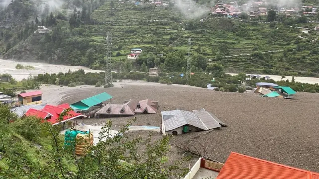 উত্তরাখন্ডে এখনো নিখোঁজ ১৬, আটকা ৪০০ পর্যটক