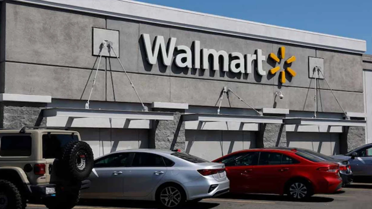 ভারত থেকে পণ্য নেওয়া বন্ধ করছে অ্যামাজন-ওয়ালমার্ট