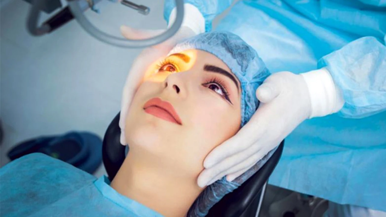 চোখের অপারেশন যখন করাবেন